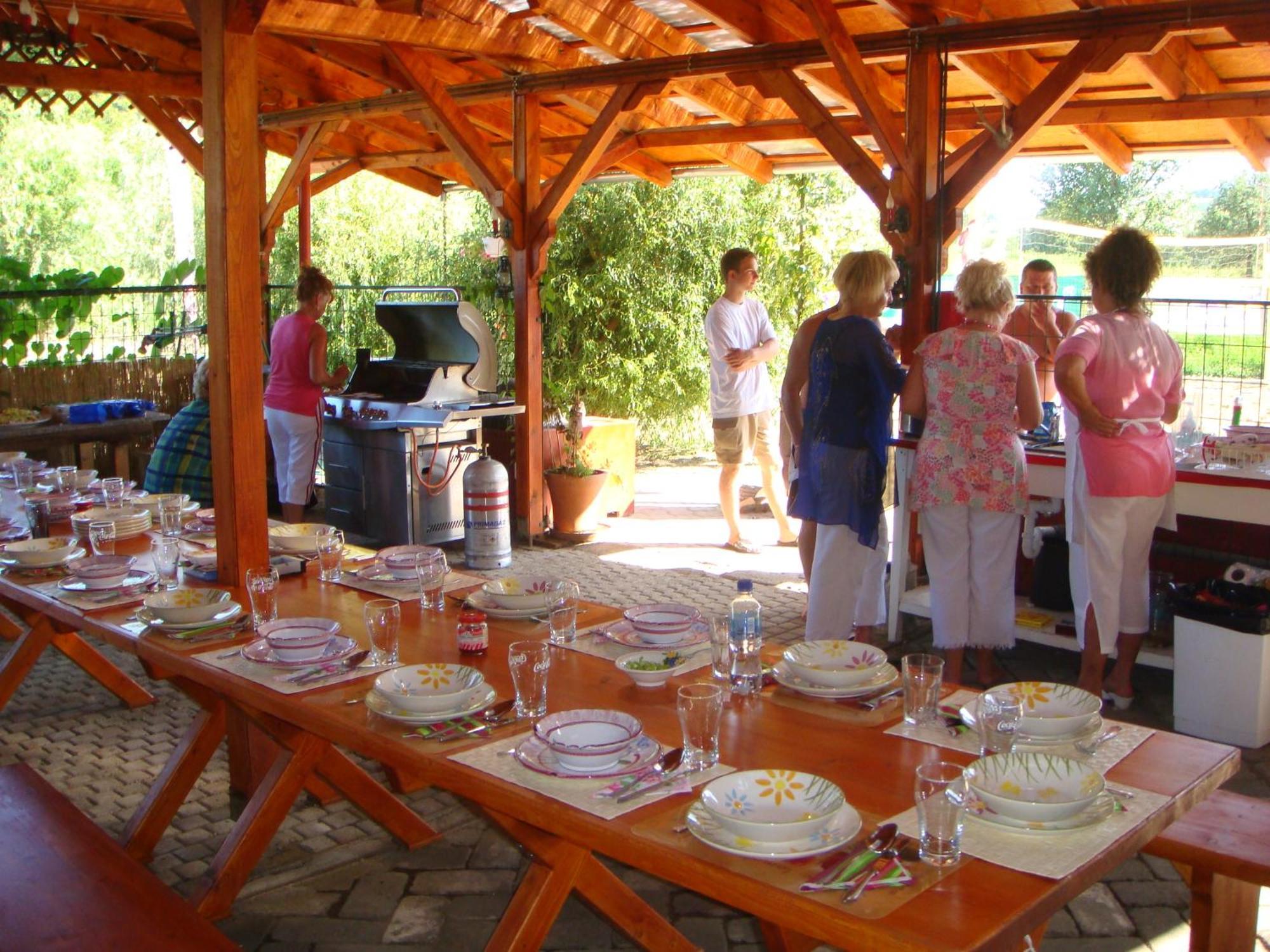 Holiday Vendeghaz Es Szabadidokert Jardanhaza Extérieur photo